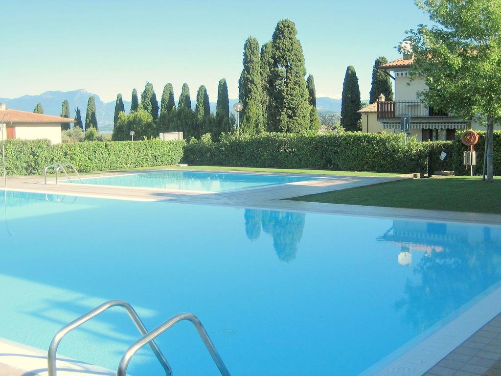 Belvilla By Oyo Enticing Holiday Home With Pool Lazise Exteriör bild
