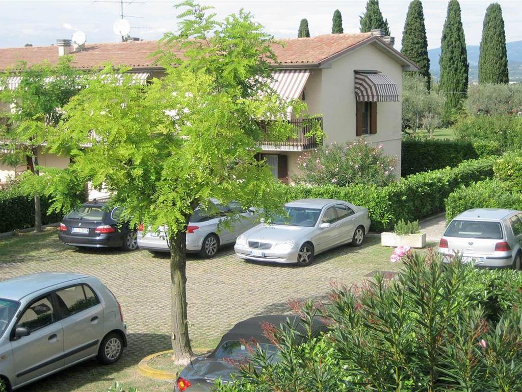 Belvilla By Oyo Enticing Holiday Home With Pool Lazise Exteriör bild